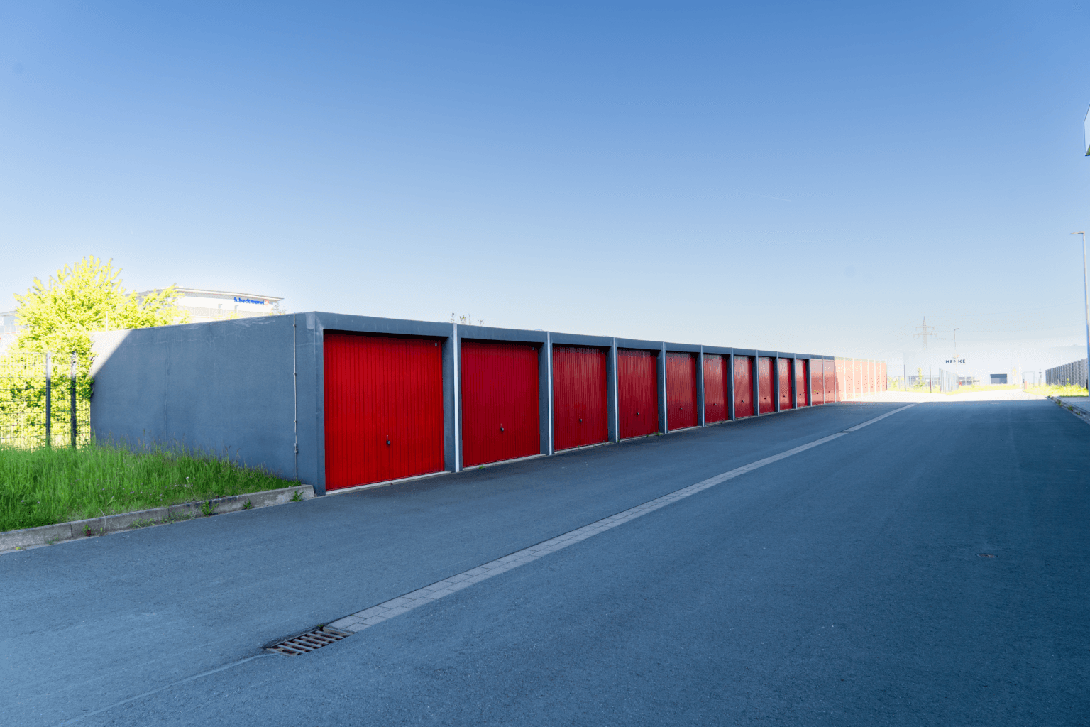 Garagenbox in Paderborn mit Zufahrt am Lager 24/7 Standort